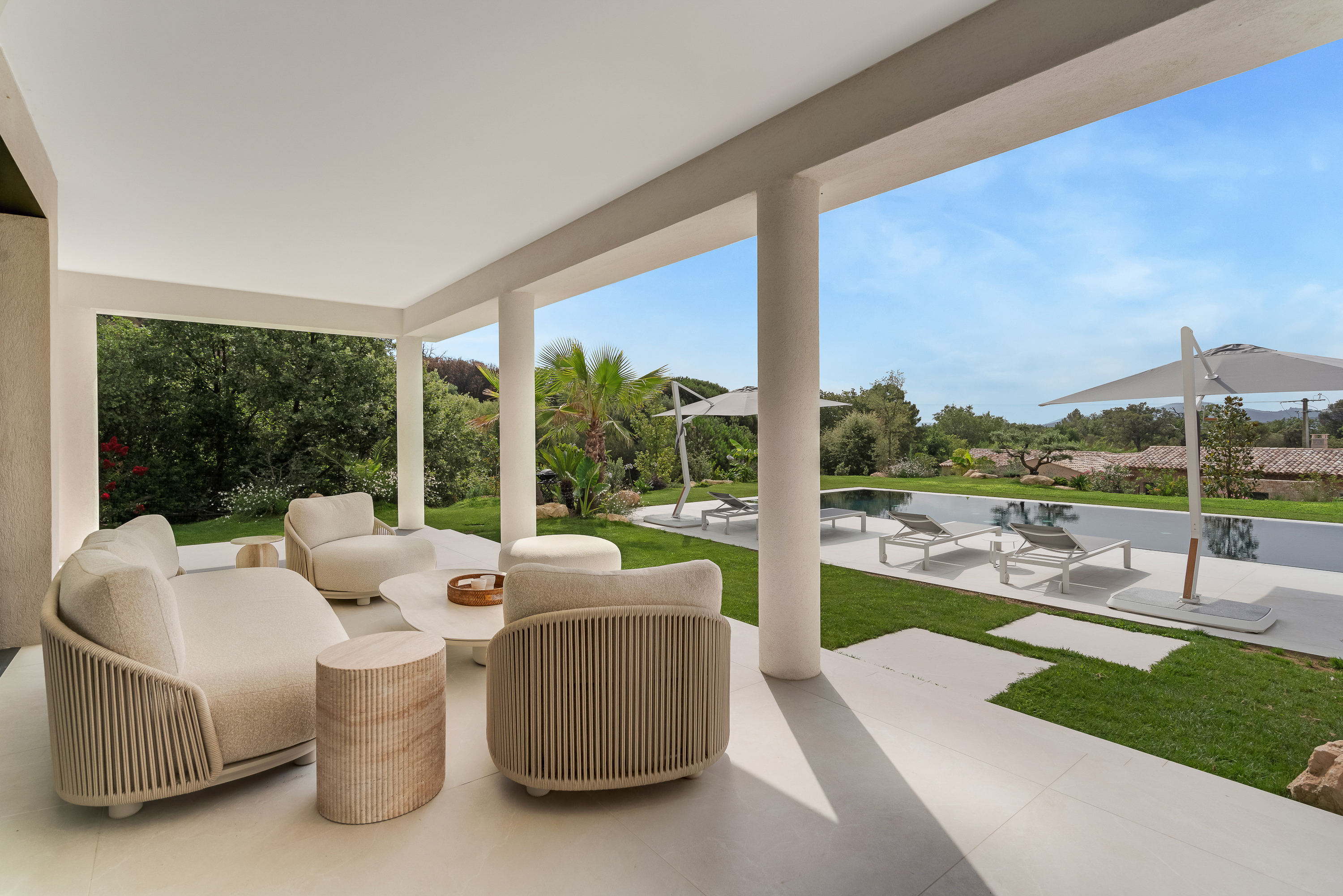 Terrasses — salon extérieur, jardin, Villa Paraíba